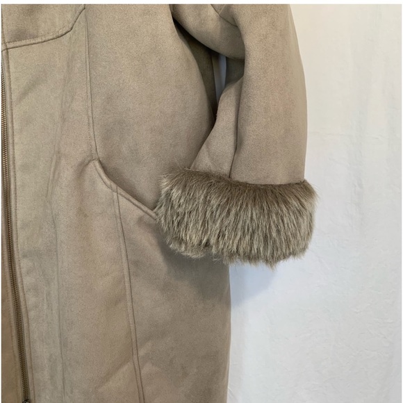 CHICOS LONG WHIMSICAL WHYNEE
FAUX SUEDE/FUR COAT IN OCEAN FOG.
SZ 3/XL - Picture 6 of 11